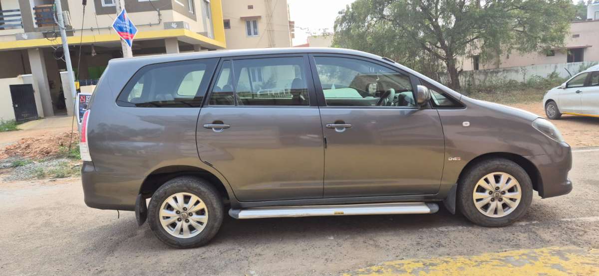 Toyota Innova - Image 6